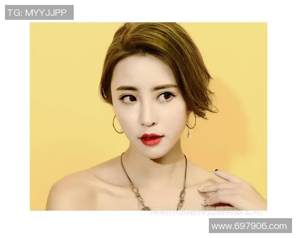 足球明星佩戴耳环的时尚风采与个性魅力全景展示