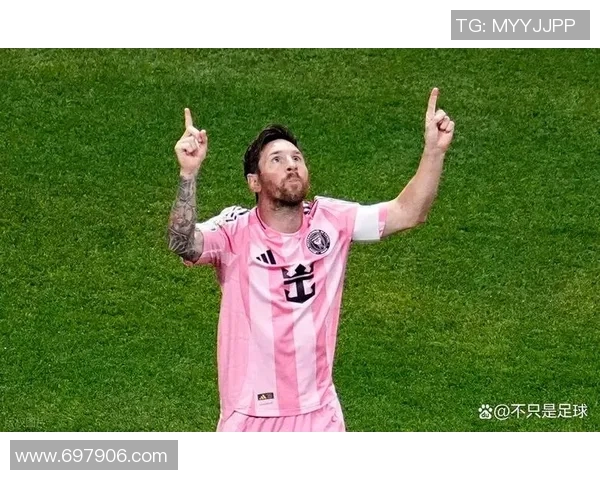 足球明星岁月流逝的高清对比照展现他们的衰老与风采